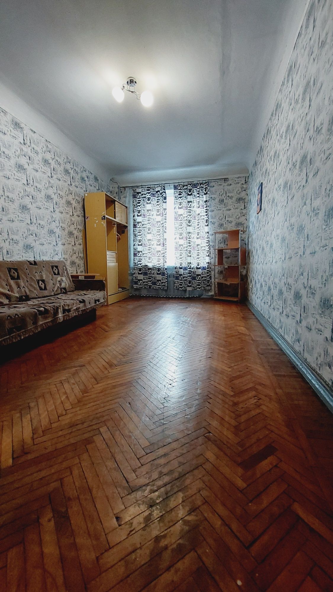 Продам 2-х кімнатну квартиру на пр. Мануйловський 5.