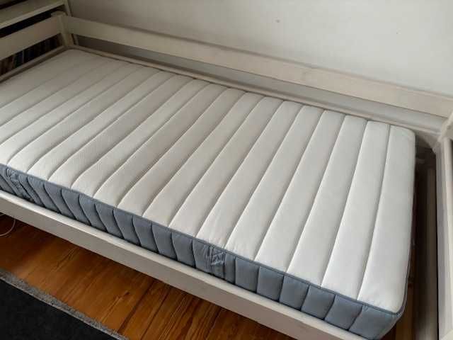 Cama IKEA BLÅKULLEN + colchão Valevag  - como novos