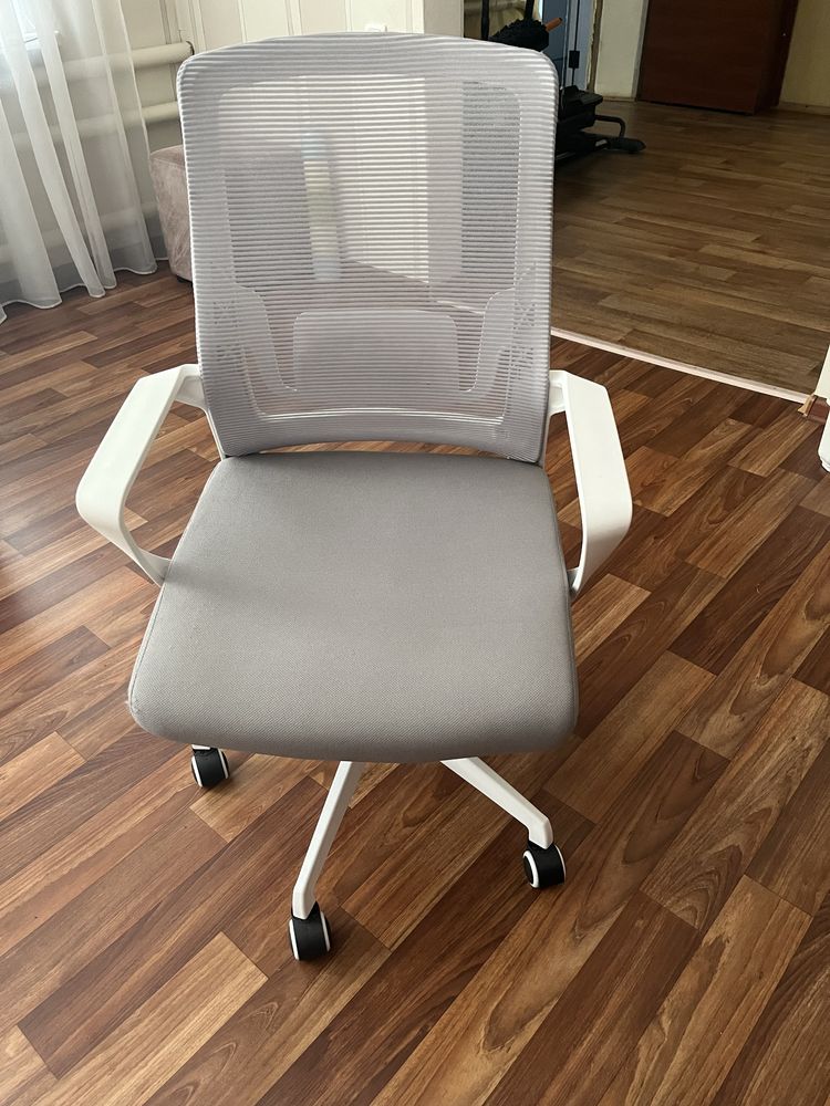 Продам кресло офісне