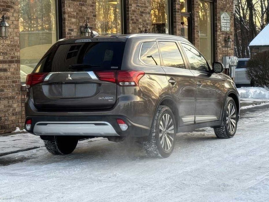 Mitsubishi Outlander SEL S-AWC      2019