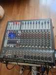 Powermixer Behringer PMP4000 wraz z Kejsem