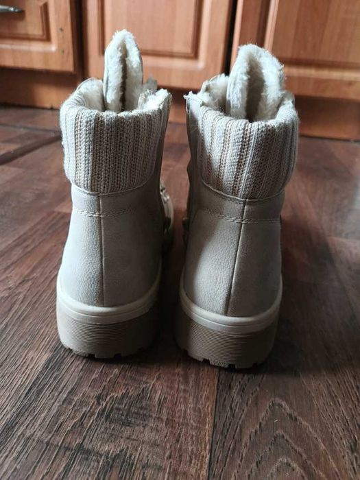 жіночі зимові ботинки 40 р