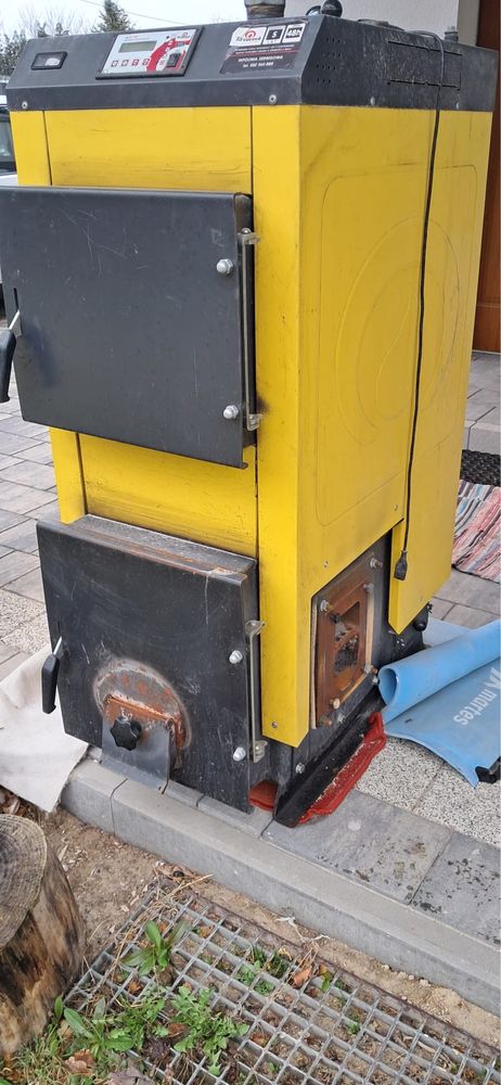 Piec kocioł krzaczek stan bdb . części. 25 kw