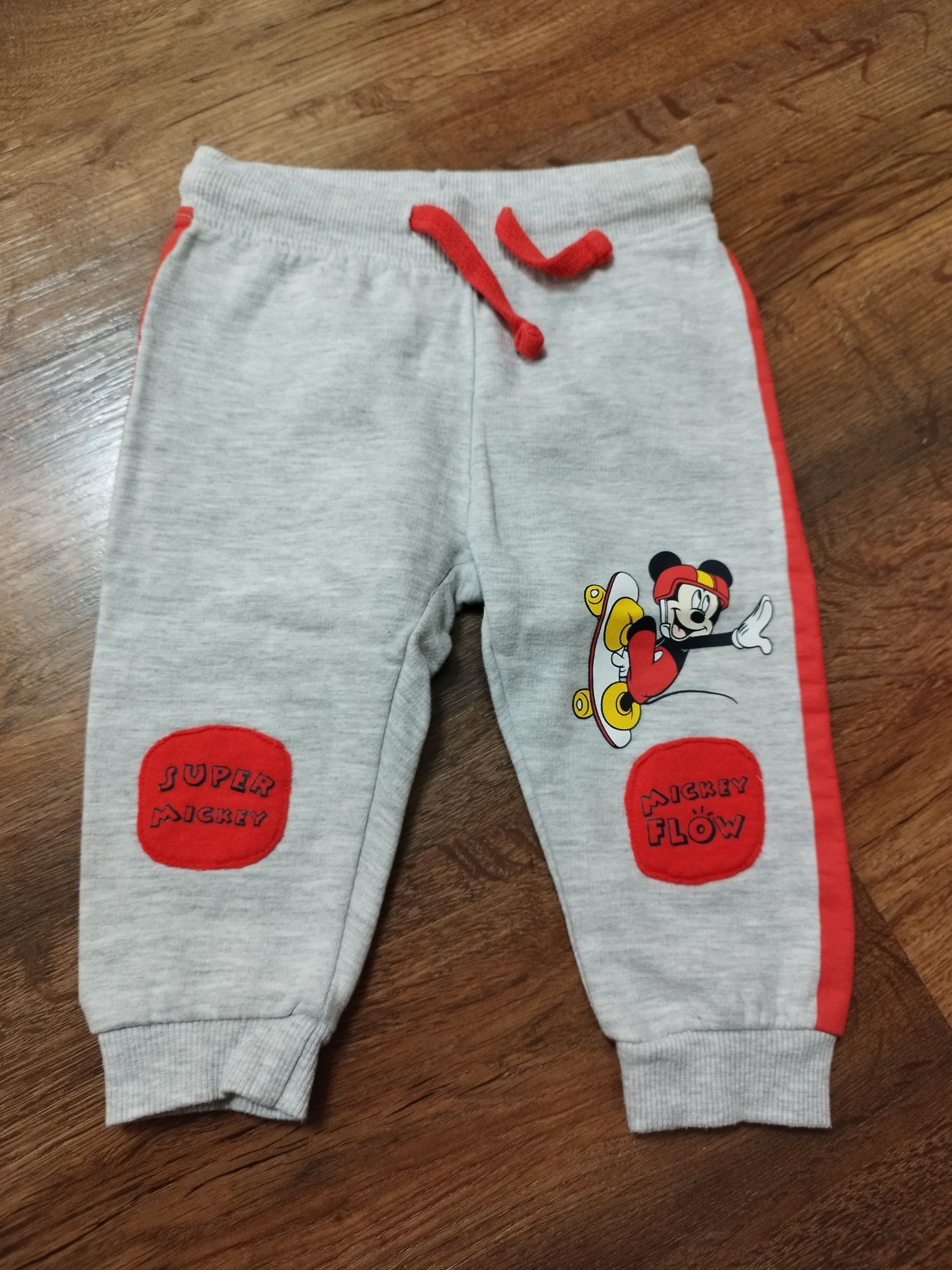 Dwie pary spodni dla chłopca Mickey Mouse R. 68/74