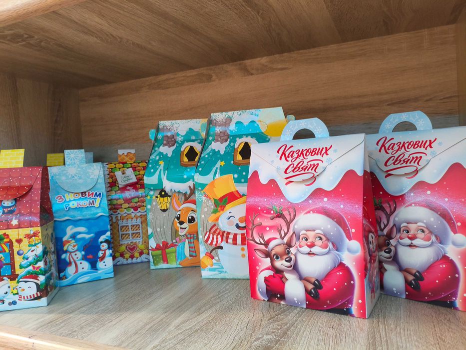 Новорічні подарунки,солодощі, цукерки