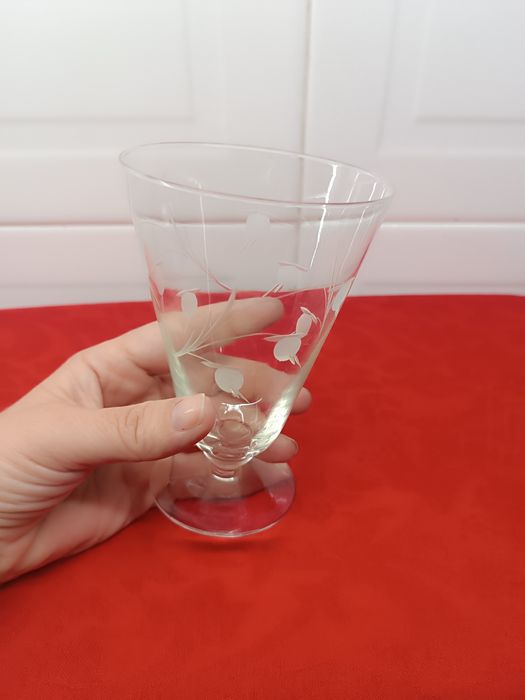 Copo Cristal Vintage. Flores em Relevos. 13,5 cm