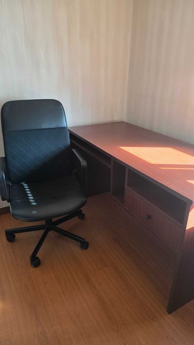 Secretária + Cadeira de estudante