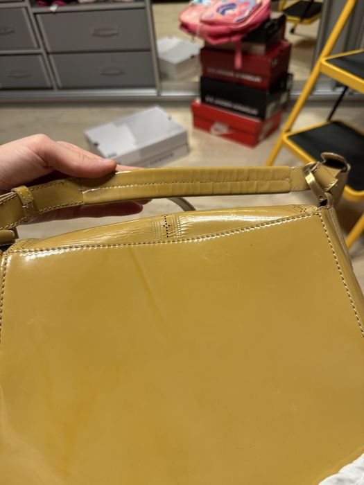 Лакова бежева сумка Fendi