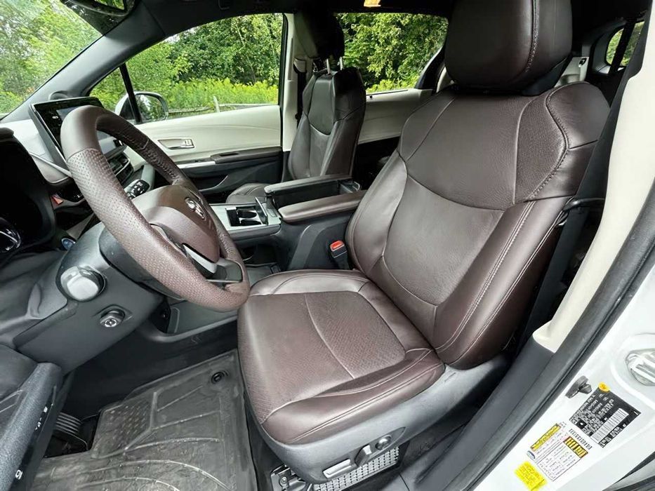 2023 Toyota Sienna Platinum 7-Passenger