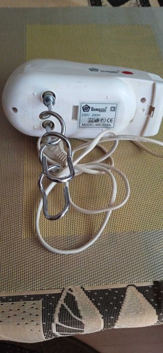 Miksery elektryczne do ciasta.