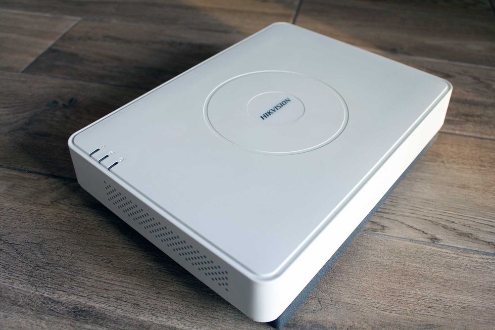 8 канальный POE видеорегистратор NVR Hikvision DS-7108NI-Q1/8P