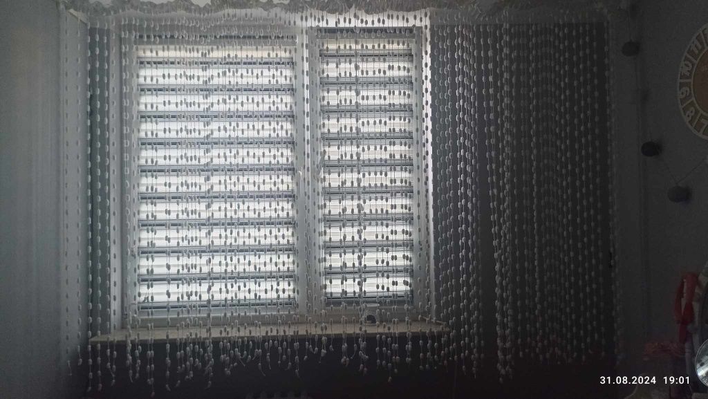 Biała firanka makaron