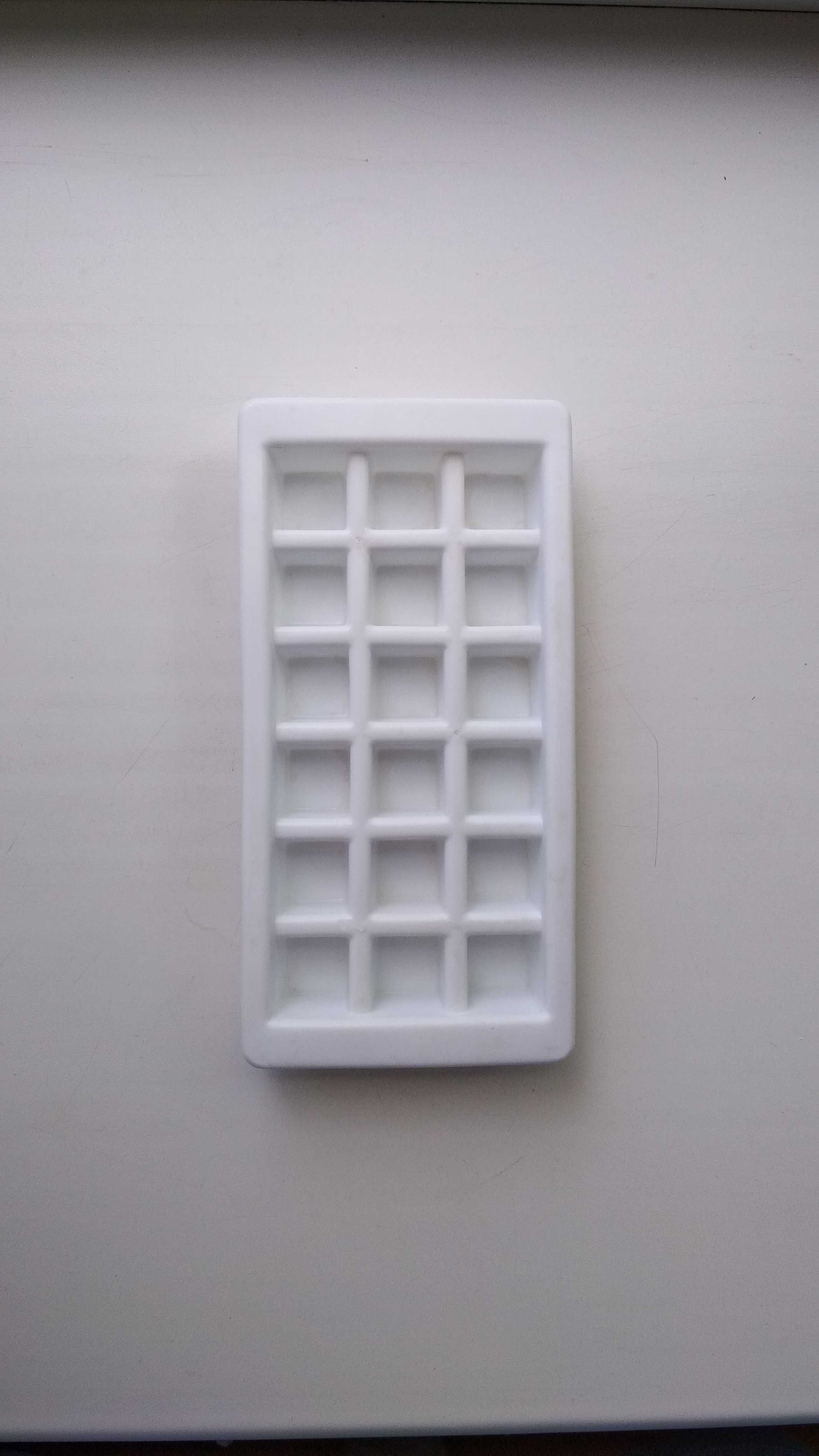 Форма для льоду пластикова 18 ячейок