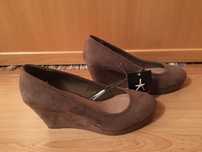 Sapatos NOVOS muito confortáveis Nº 39