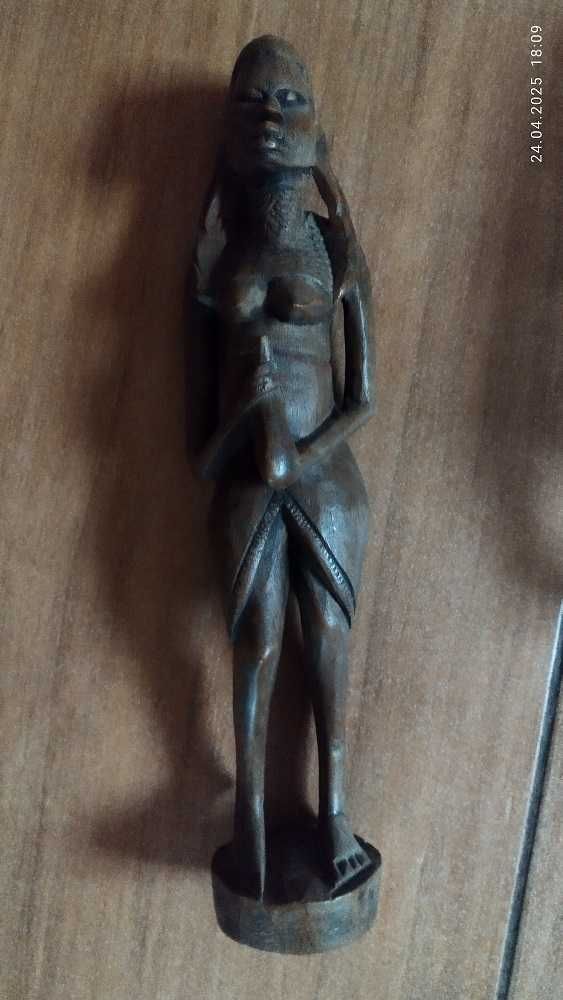 Rzeźby figurki maski drewniane egzotyczne afrykańskie