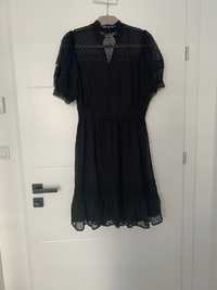 Czarna sukienka na krótki rękaw Reserved