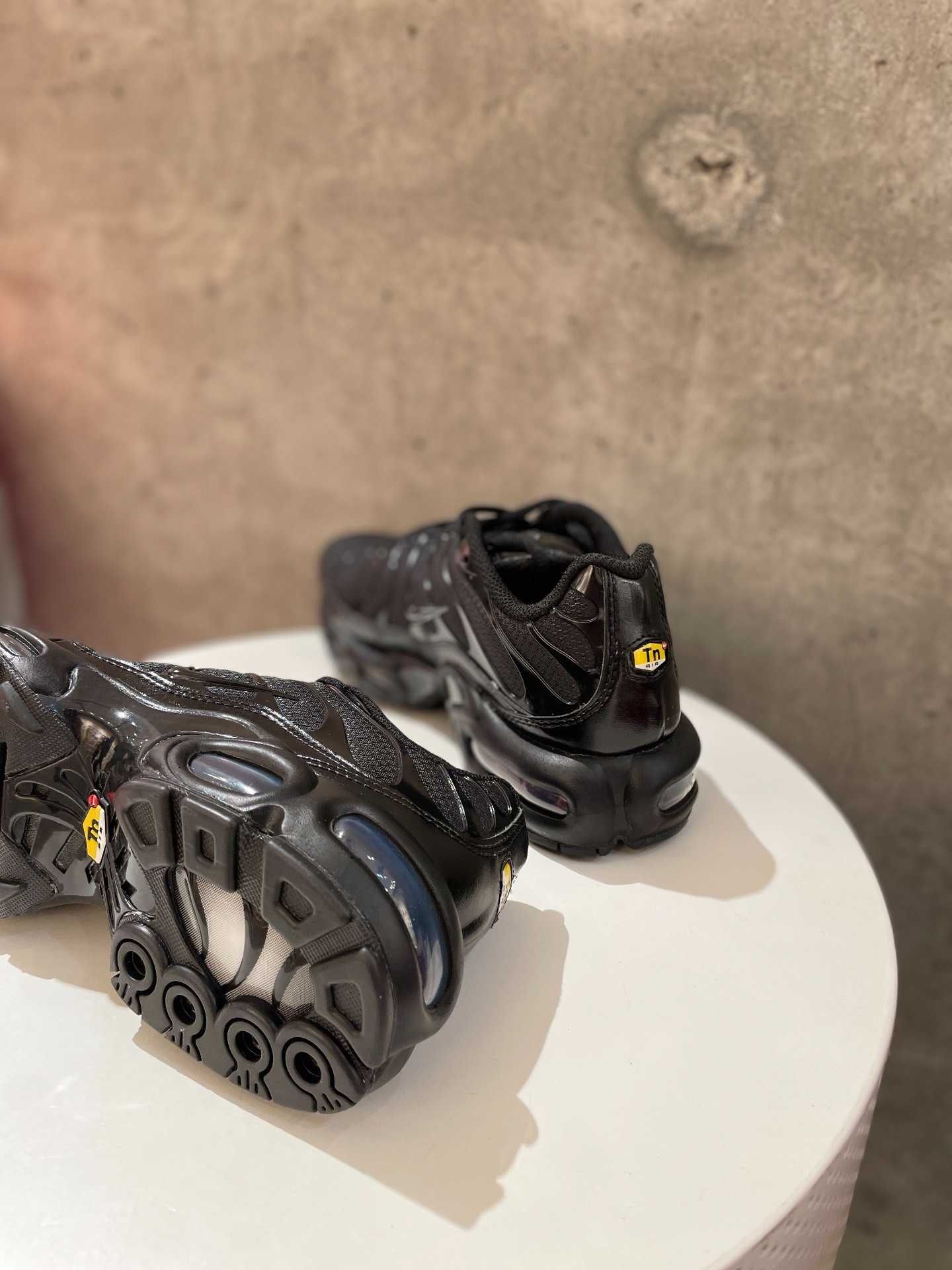 Buty do biegania/buty sportowe~Nike_czarne R.42
