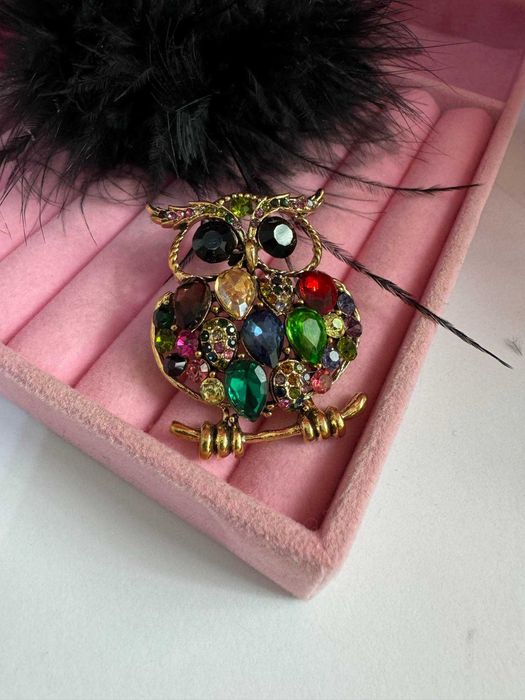 Broszka sowa duża w kolorze złotym kryształ multikolor