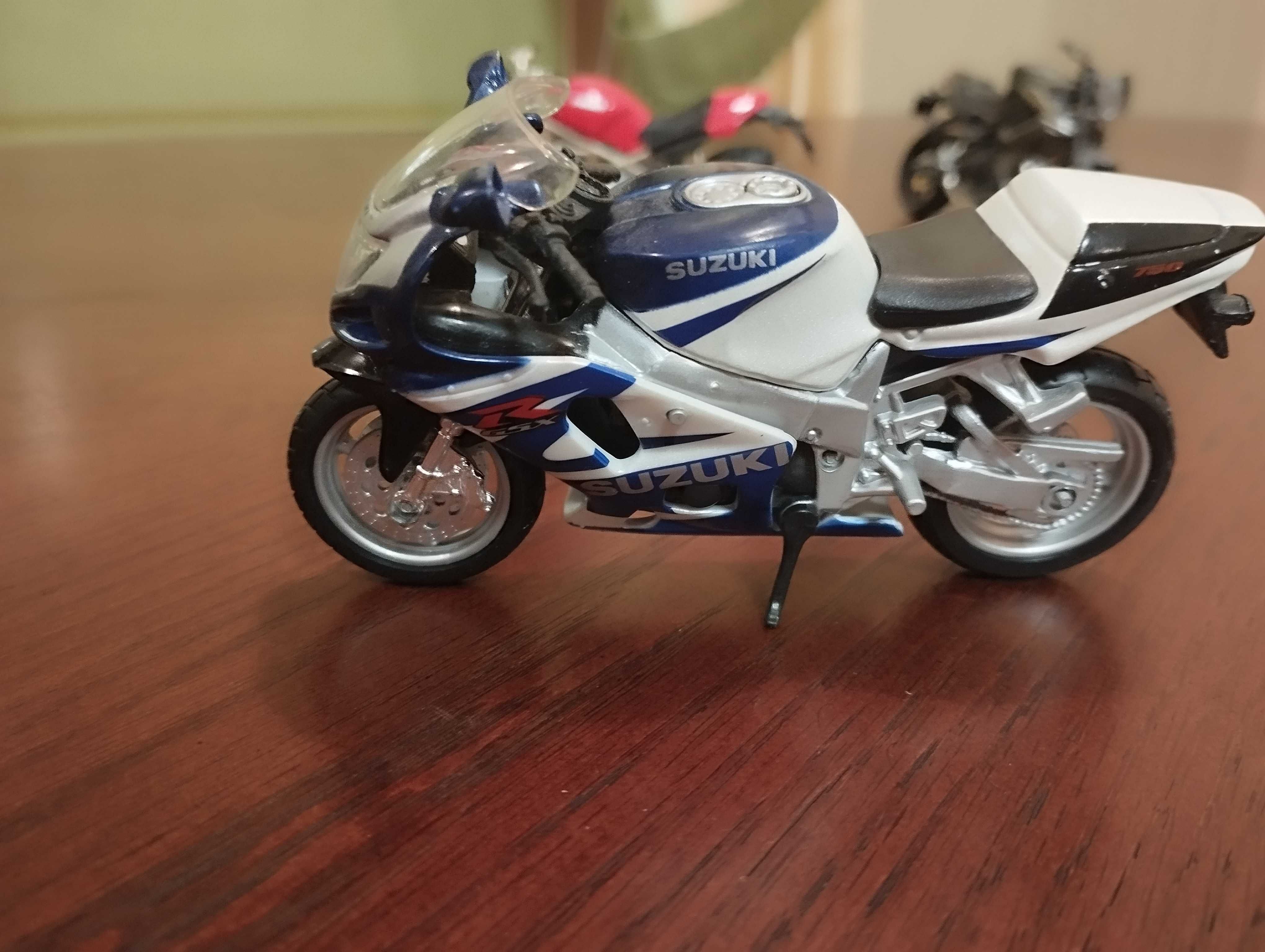 Игрушка мотоцикл модельная.