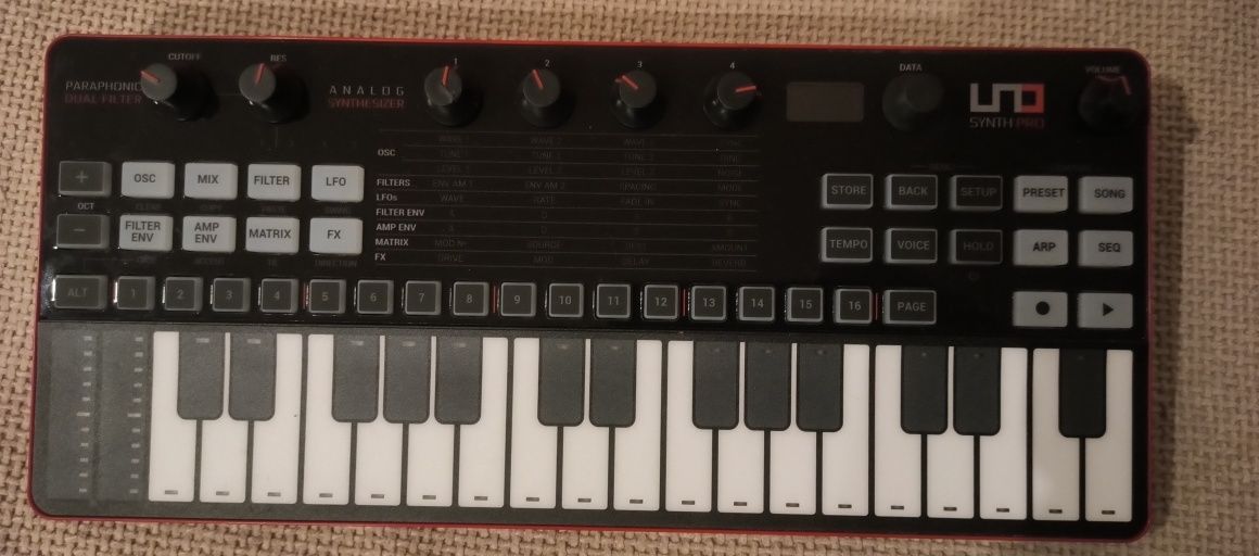 Sintetizador Uno Synth Pro