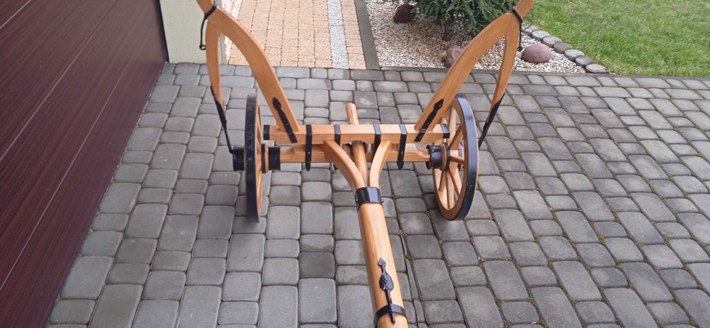Wóz drewniany ozdoba ogrodu