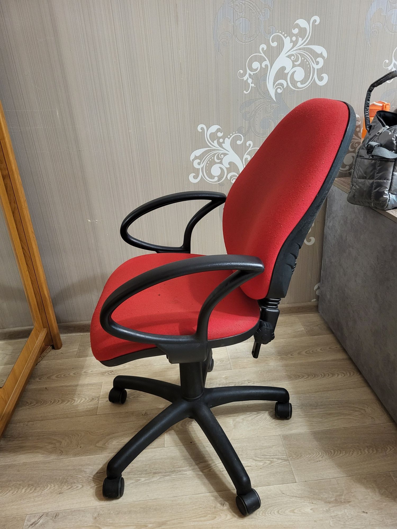 Продам офисное кресло