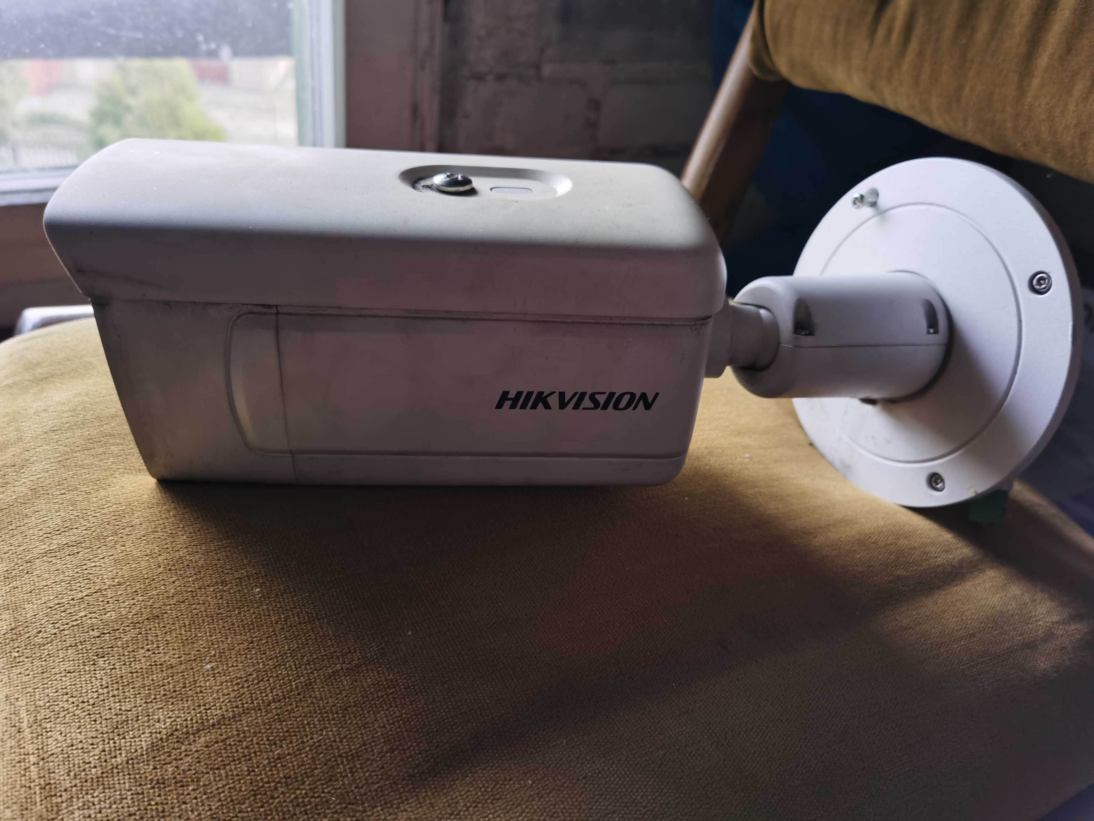 Hikvision DS-2CD5A85G1-IZS