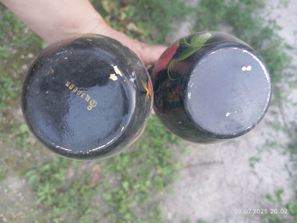 Дві маленькі вазочки