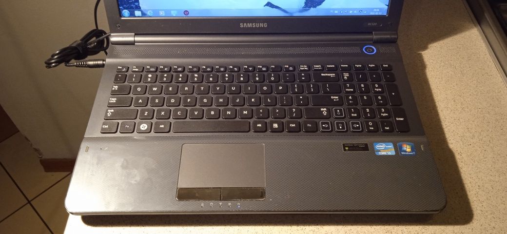 Laptopy 2 Samsungi z miesięczna gwarancja rozruchową