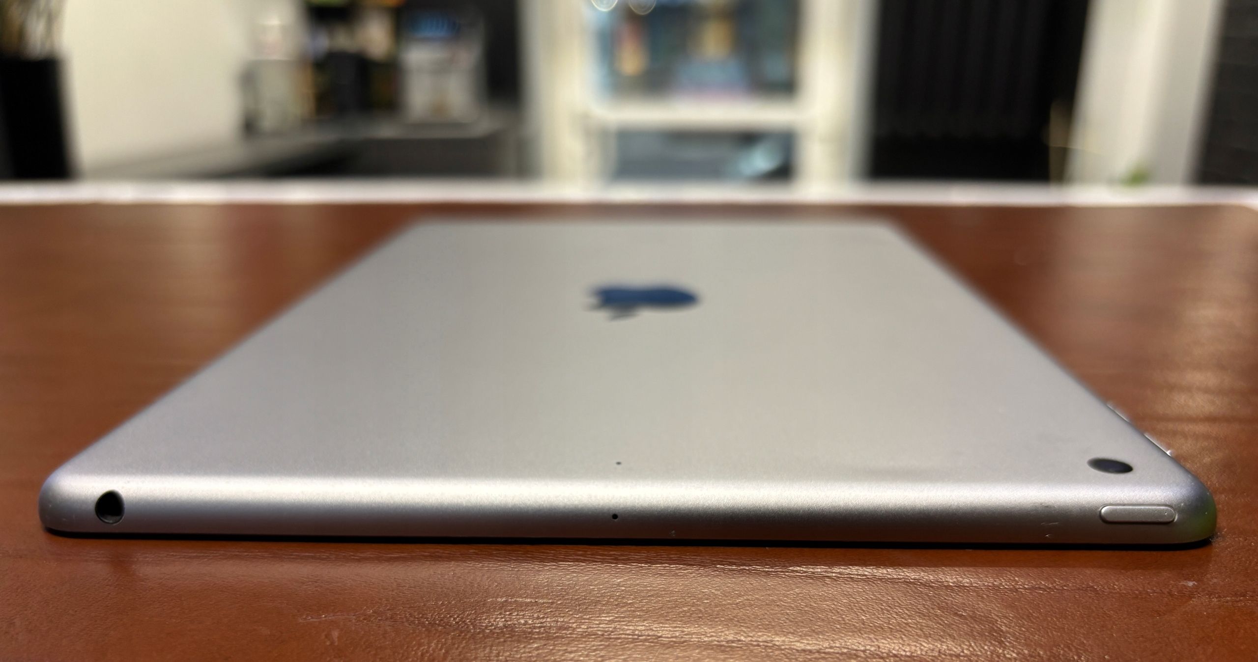 Tablet Apple iPad 6 Generacji A1893 9,7" 2 GB / 32 GB WIFI Space Gray
