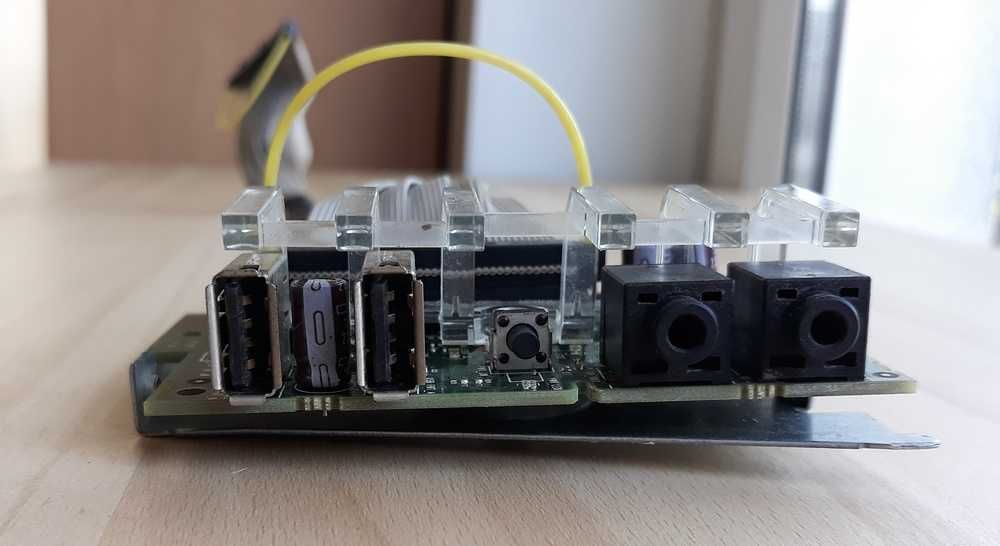 Dell Optiplex 780  moduł gniazd na przednim panelu.