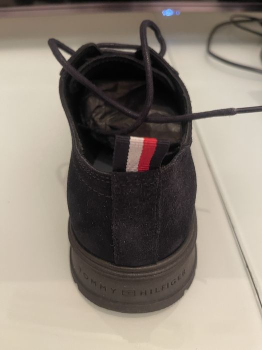 Продам новые демисезонные замшевые туфли Tommy Hilfiger