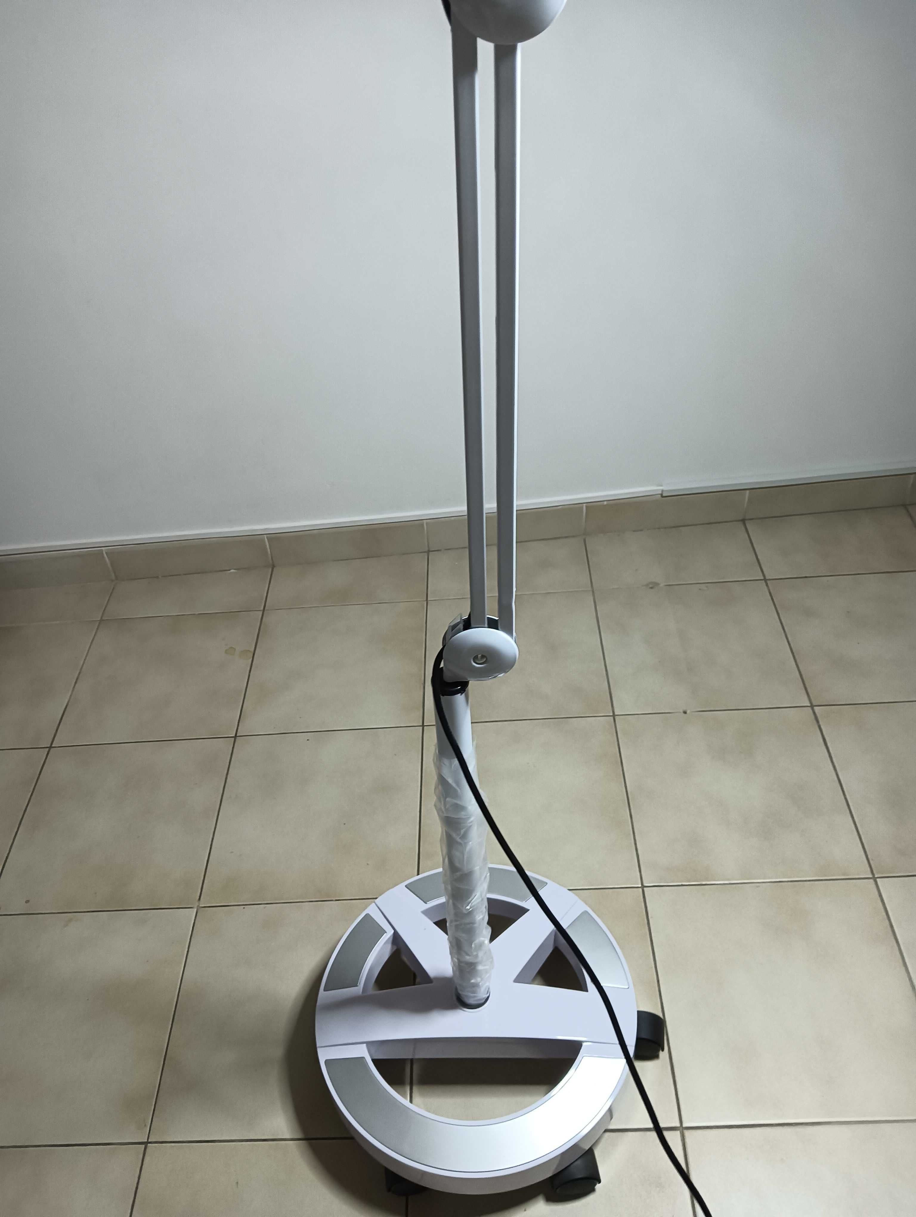vende-se candeeiro articulado novo com lupa