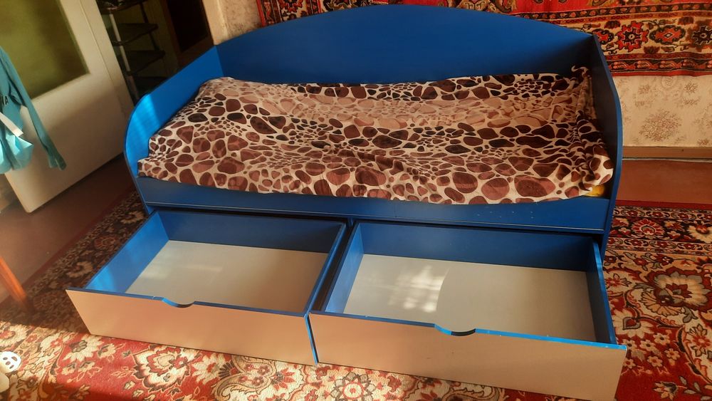 Ліжко односпальне в гарному стані