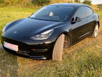 Автомобіль Tesla