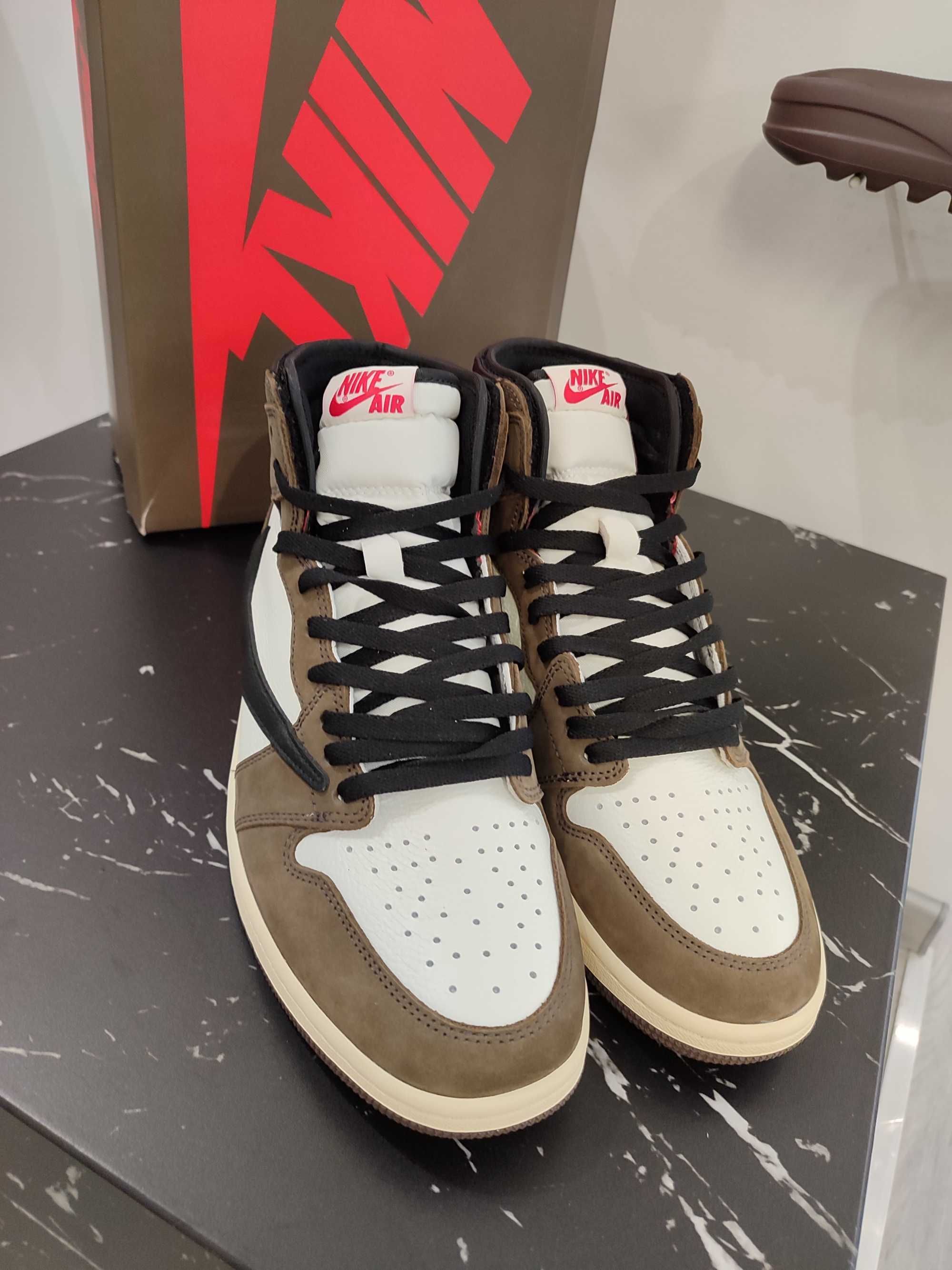 Кросівки TRAVIS SCOTT X AIR JORDAN 1 Retro High OG 'Mocha'