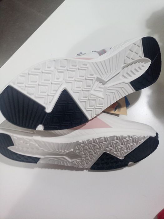 Sapatilhas de mulher nunca usadas