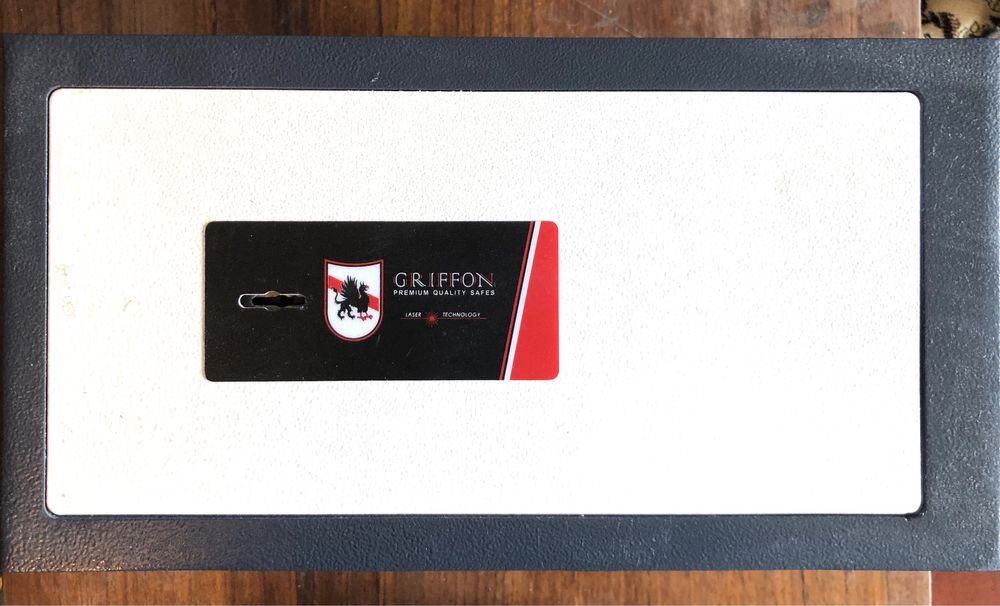 Сейф мебельный Griffon