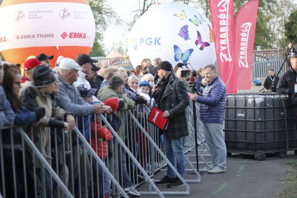 Wynajem scen, nagłośnienia, oświetlenia, barierek ochronnych