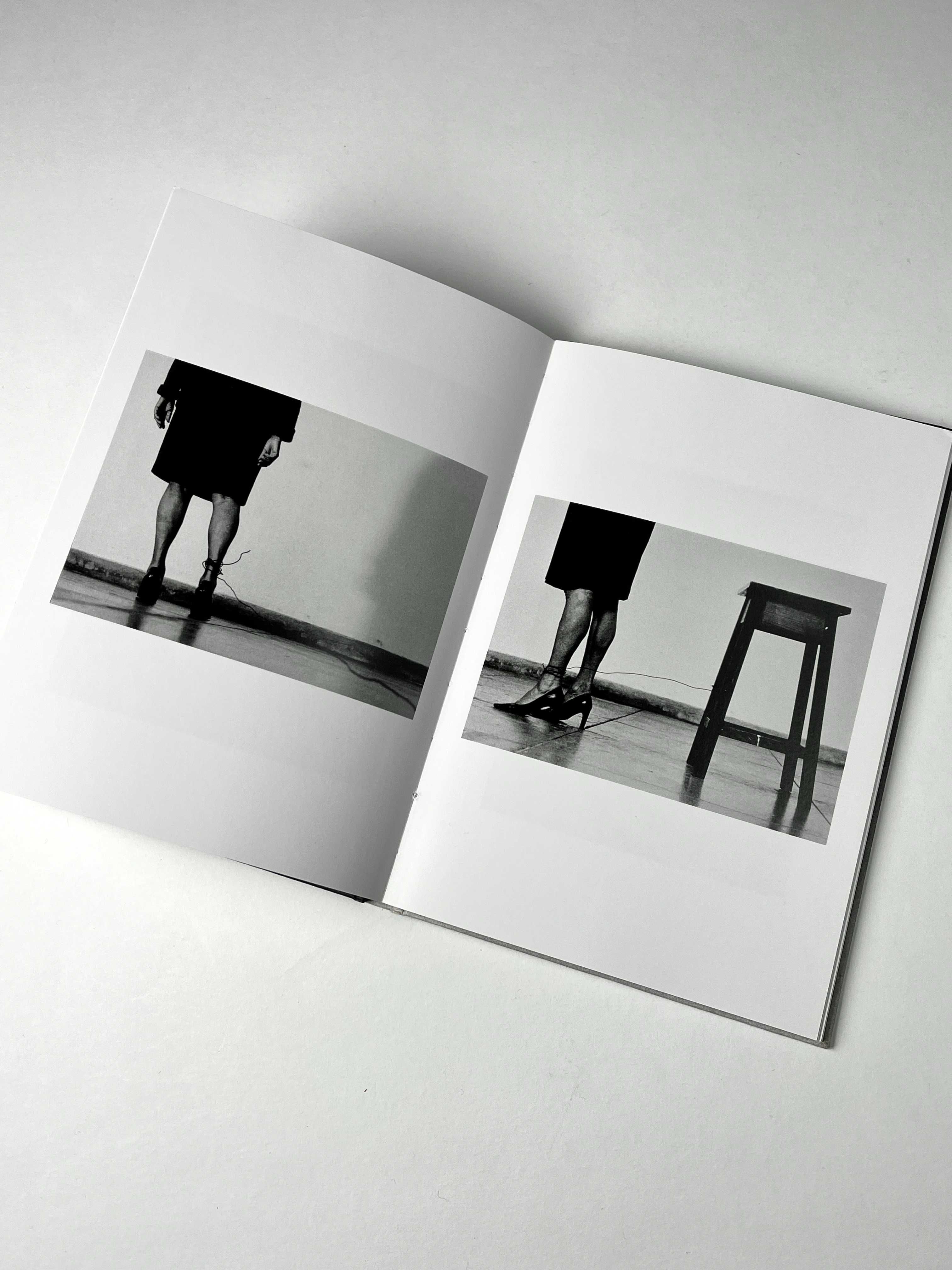 Livro Helena Almeida Andar, abraçar / Walking, holding 2015