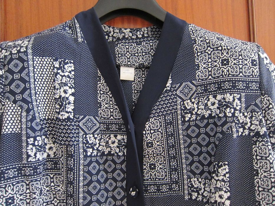 Blusa/Camisa de senhora em tons de azul e branco tamanho L/XL