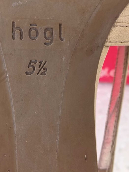 Туфлі відомого бренду Hogl золотистого кольору