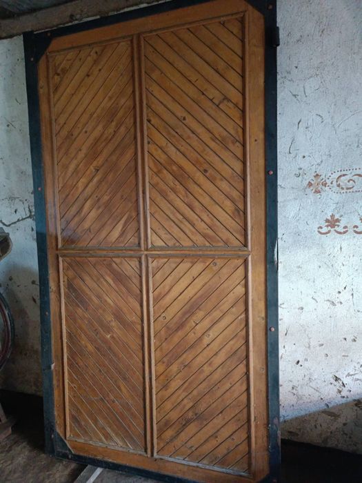 Продаю гаражні двері