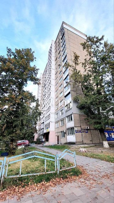 Продаж 2к квартири вул Лятошинського 18 Голосіївський р-н правий берег