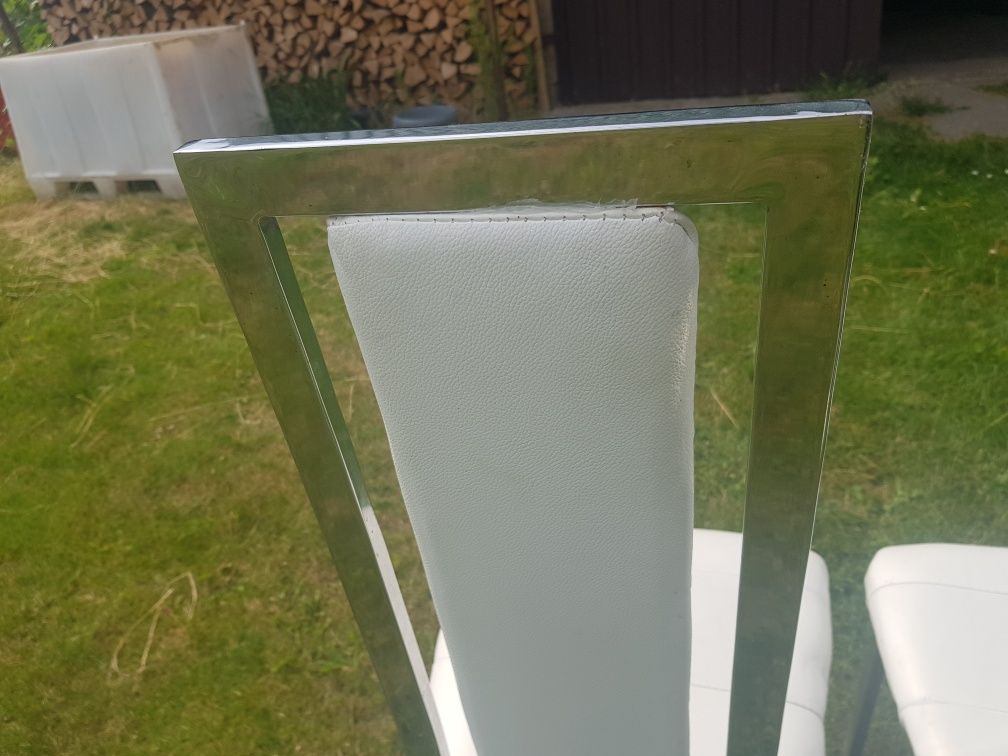 Krzesła skóra biała metal