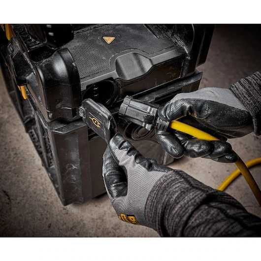 DeWALT DWST08060 акумуляторний ліхтар з ящиком 20V MAX з США ОРИГІНАЛ