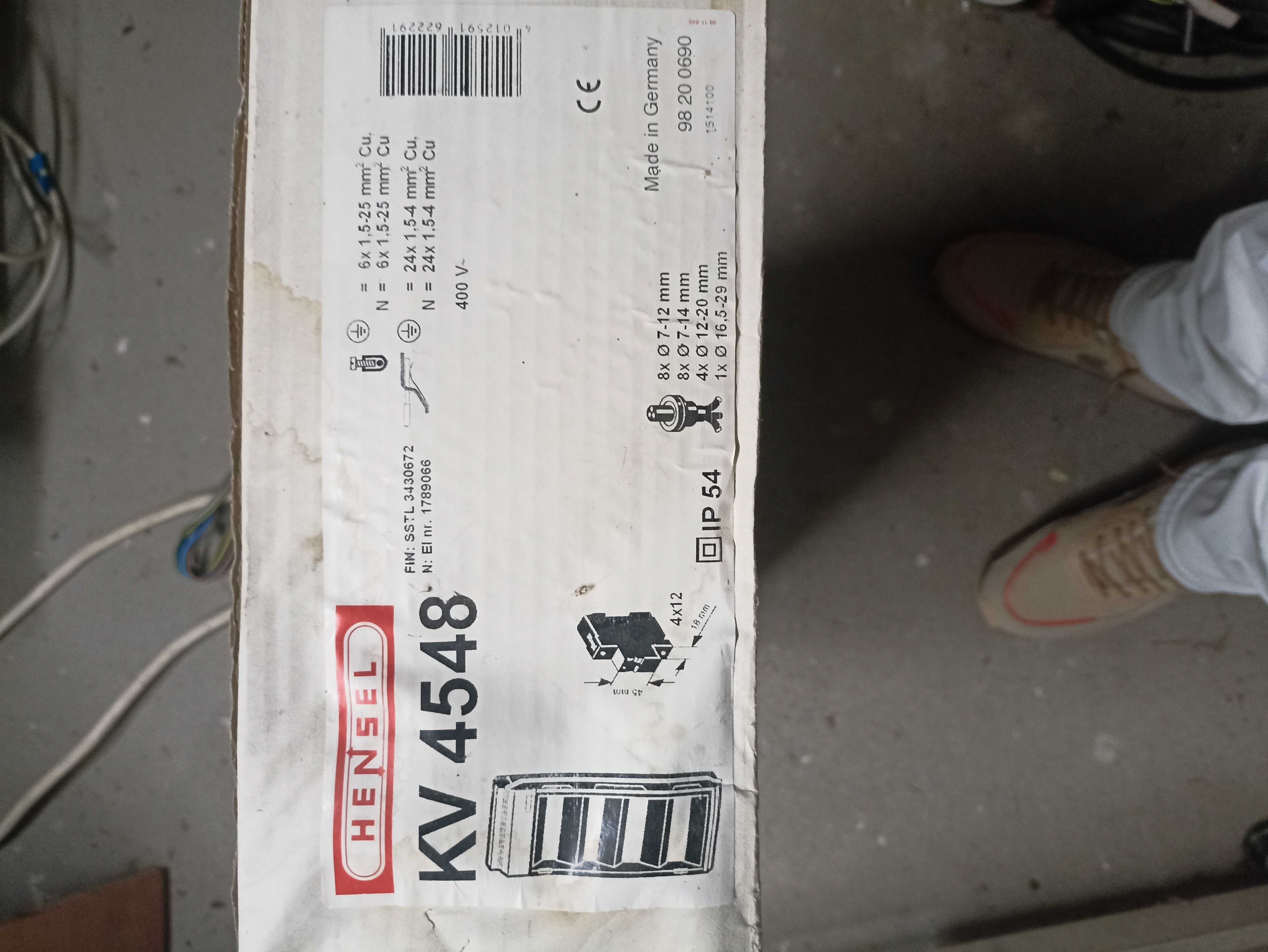 rozdzielnia natynkowa HENSEL 48 pól