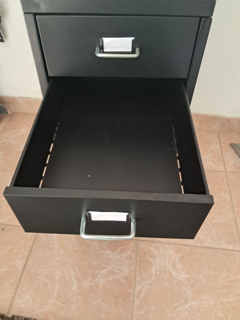 Movel de gavetas com rodas