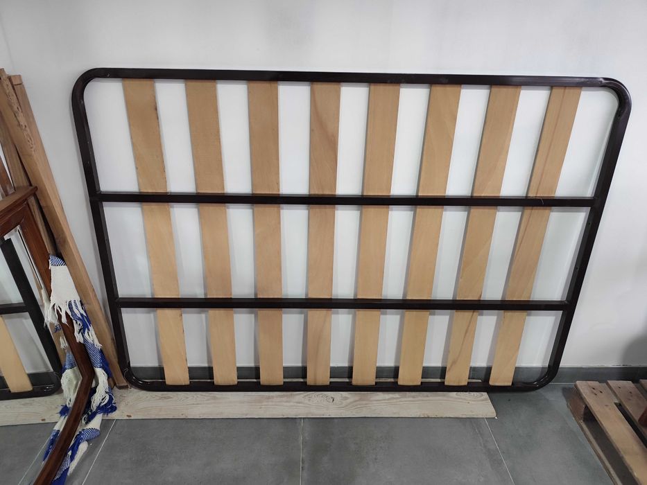 Quarto casal, cómoda e mesinhas de cabeceira