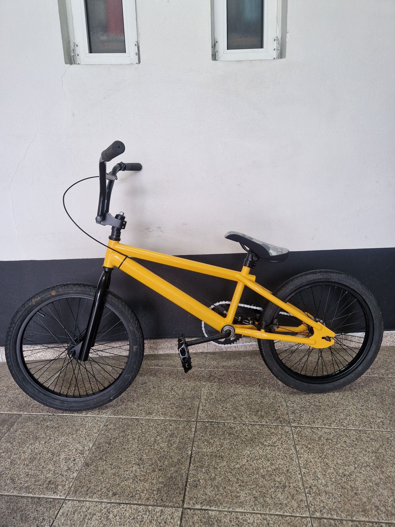 Bicicleta bmx.    .